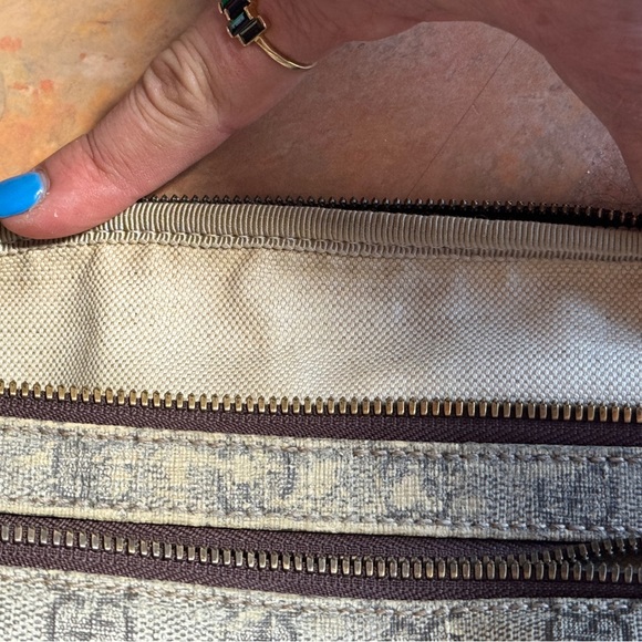 GUCCI COURIER ZIP BUM BAG WITH APPLIQUÉS - Picture 16 of 16